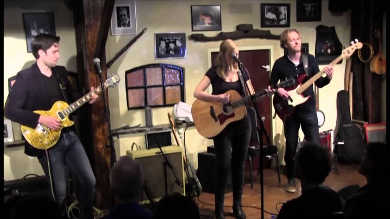 In Your Thoughts - May live@Caf&eacute; de Amer (25 oktober 2015)