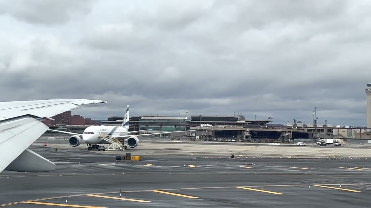 United Airlines Flight 79 B777-300ER Takeoff from Newark 3-4-2023