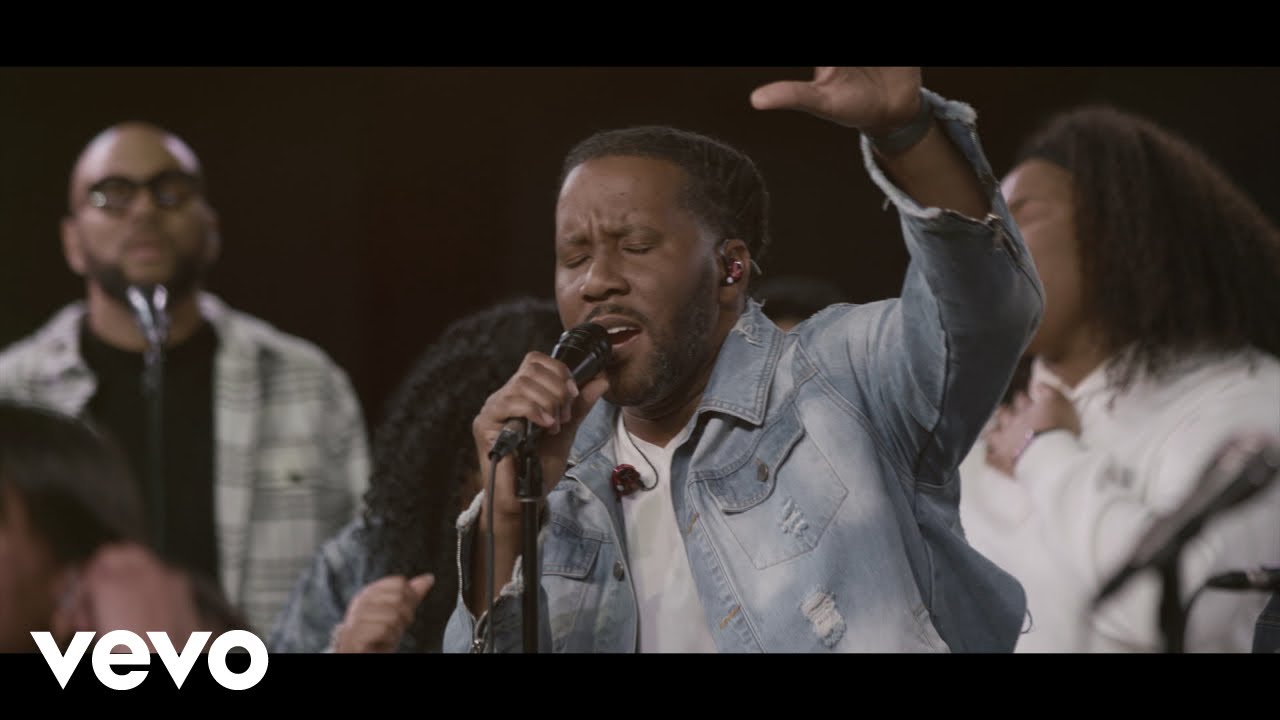 Dry Bones (feat. Vaughan Phoenix, Anna Golden & Kira Daffin) [Official Performance Video]