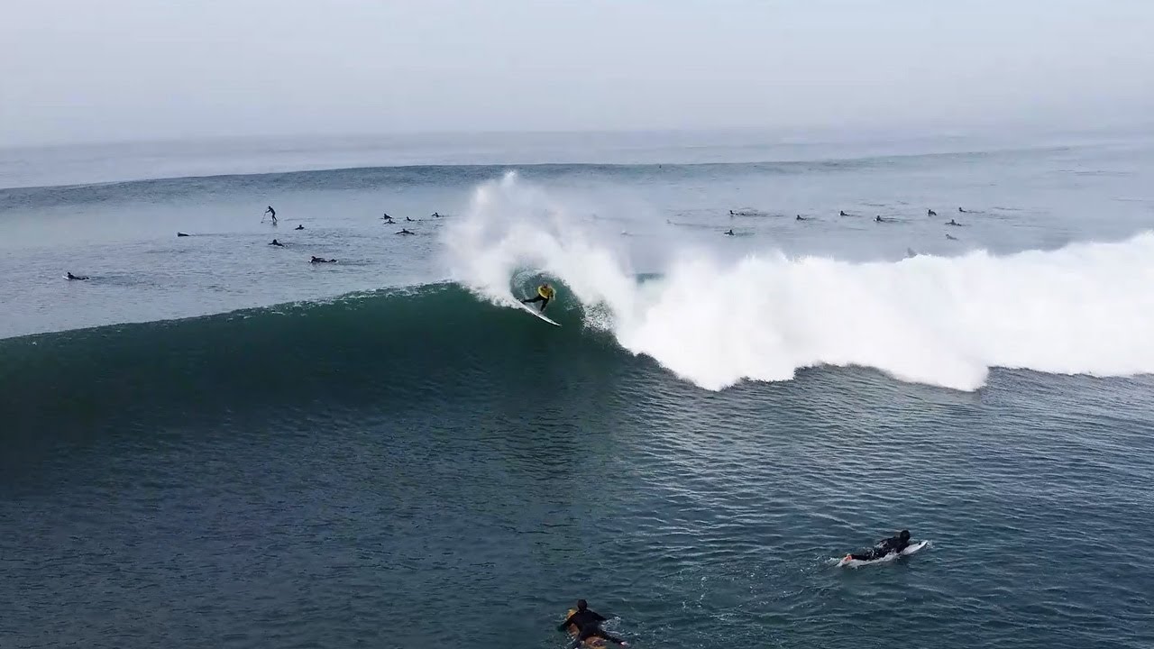 Surfing Cardiff Reef at 8-10 ft