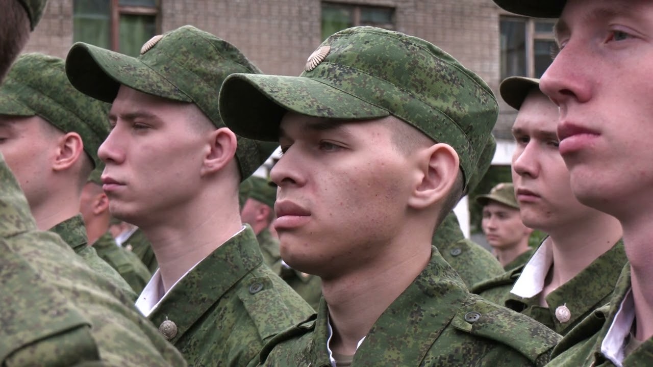 В Биробиджане торжественно встретили первых за последние 16 лет призывников-пограничников