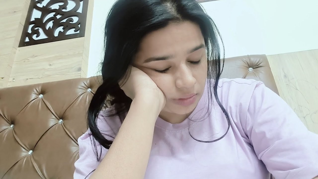 Totally pissed off 📴 becz our train is being delayed 😪