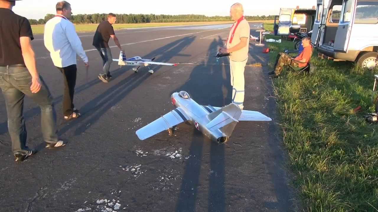 MIG -15 LOTY O ZACHODZIE SŁOŃCA - jesień 2013