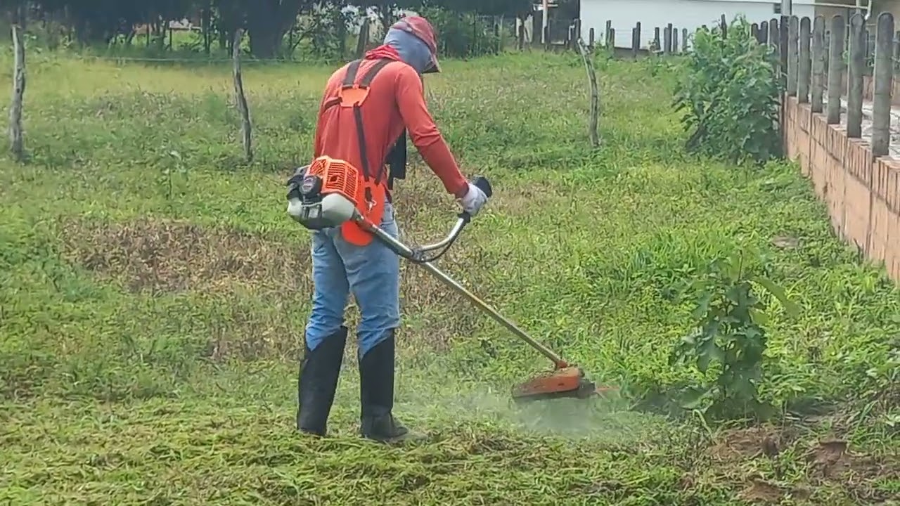 Roçando terreno de 2000m2 com roçadeira vulcan no nylon
