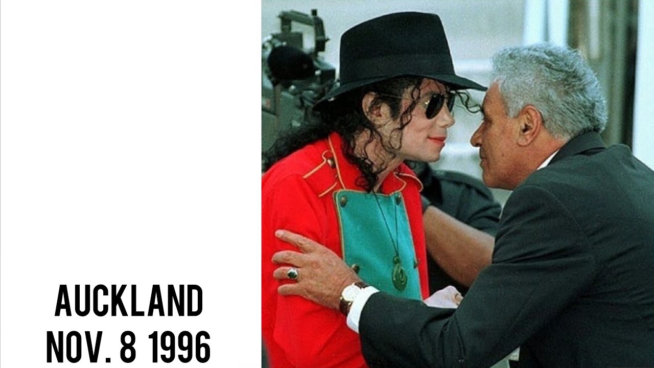 Michael Jackson - Arrival at Auckland (November 8, 1996)