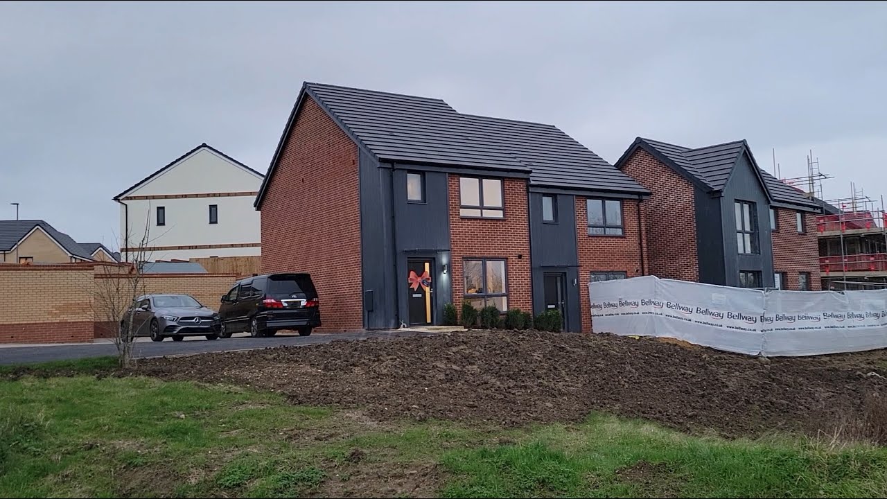 全新三房半獨立屋Bellway Milton Keynes MK4我哋又收樓喇🎉再次恭喜Banana業主收樓之喜🎉預祝業主一家人平安快樂🎉感謝香港人對Banana嘅信任🙇🏻‍♂️