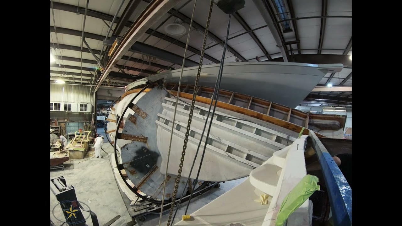 Island Packet Yachts 439-11 Demolding the Hull Timelapse