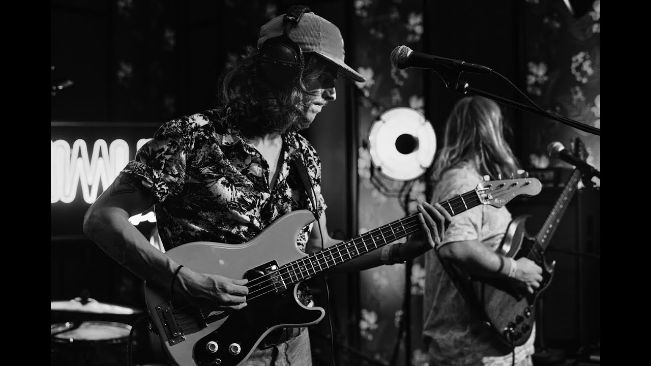 Elephant live at Muziekgieterij studio - Heaven Sessions - Bruis 22