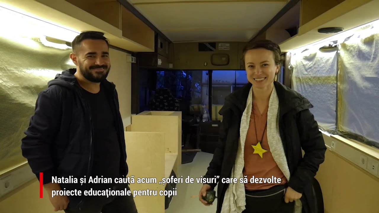 Edubuzz. Doi învățători au transformat un autobuz vechi într-un hub educațional, în Augustin, Brașov