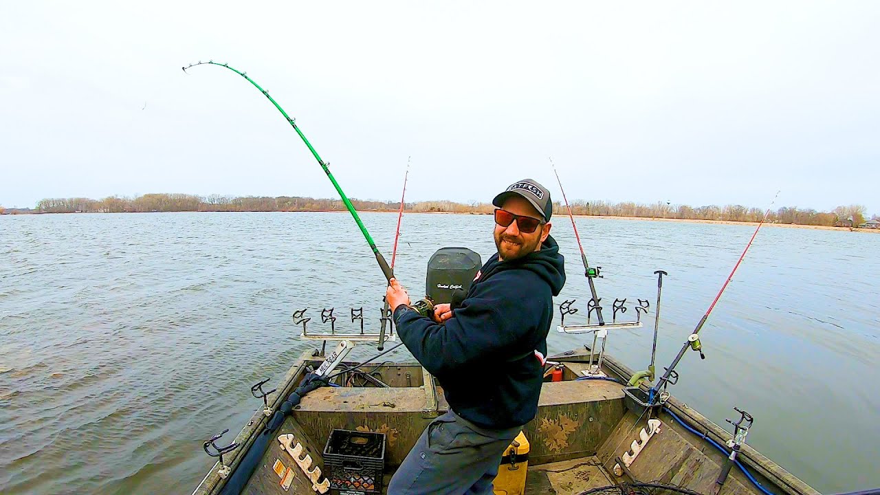 Catching 300 Pounds Of Catfish In SHALLOW Water!!