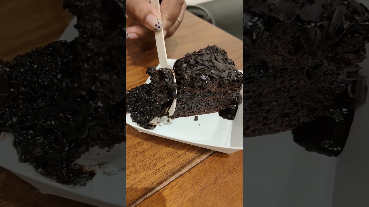 Death by chocolate 🤤🍰🥧🍫😋 #food #foodies #backpackershivangi #chocolatecake #temptingfood