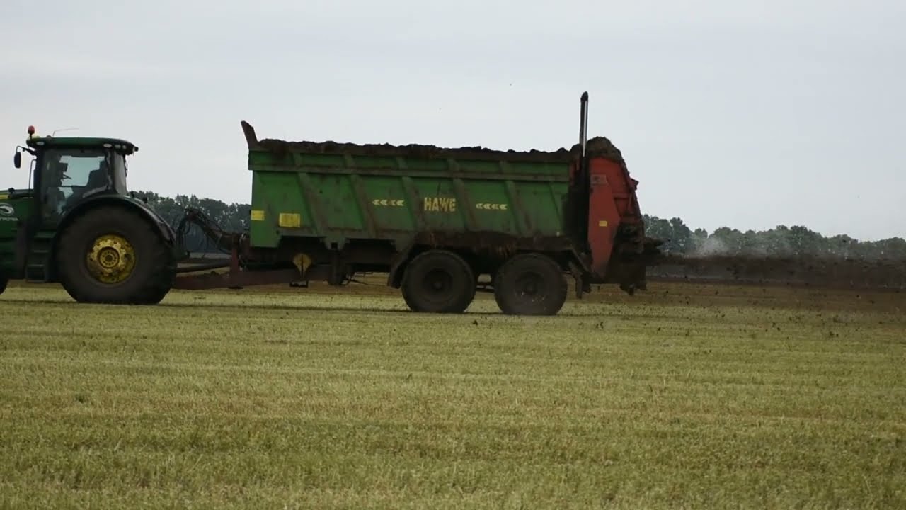 Внесення гною трьома розкидачами органічних добрив HAWE DST 24 в одному з господарств Полтавщини