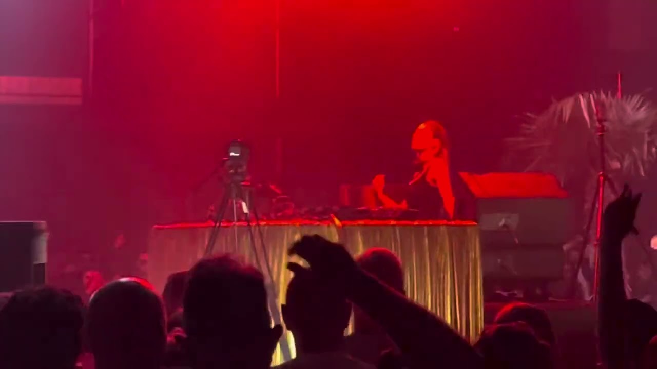 Deborah de Luca. Techno balkon 17.05.2025 Hala Olivia
