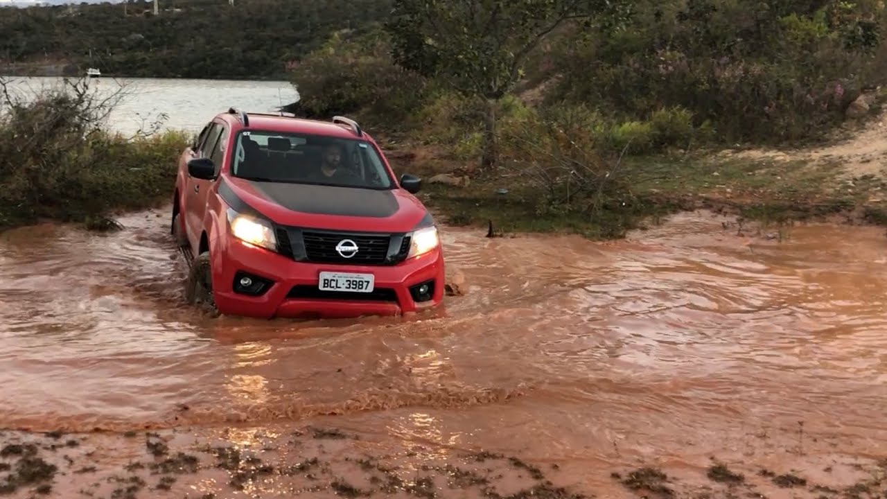 NOVA NISSAN FRONTIER ATTACK: teste no asfalto e no barro