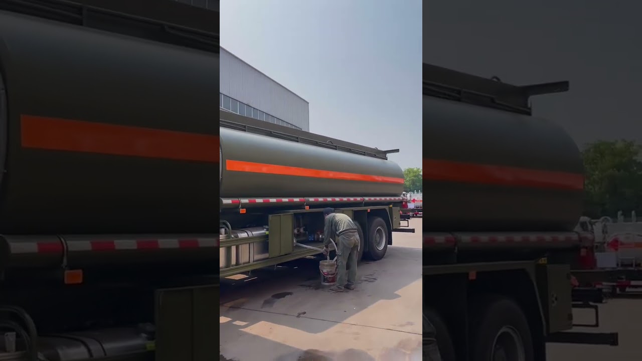 SINOTRUCK  HOWO 6*4 340HP       25TON FUEL TRUCK
