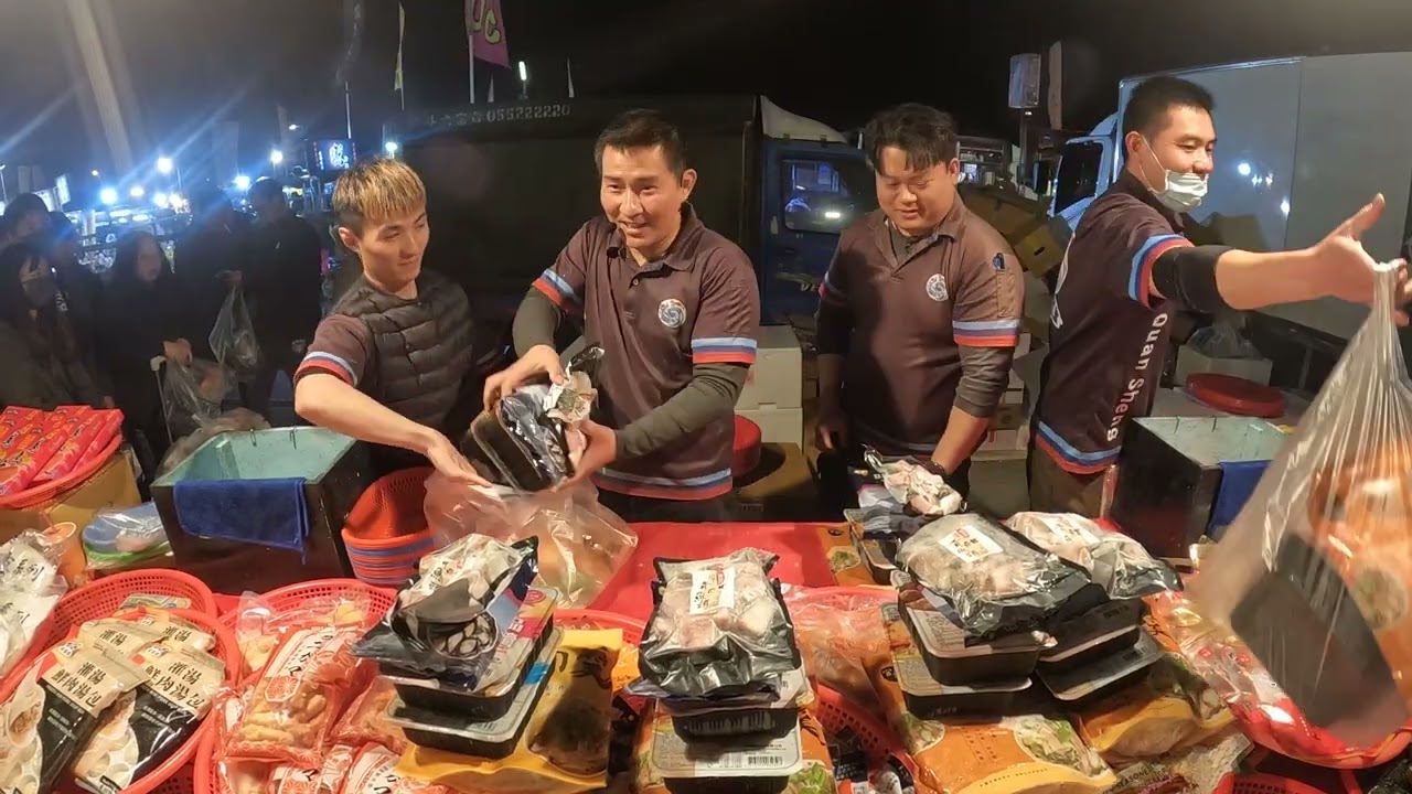 21  小鮑魚已切片好，拆開退冰就可以淋上沙拉醬直接吃~便宜又好吃~ #嘉義趙又廷 #全晟海產 #週六斗南夜市 #海鮮拍賣 #海鮮叫賣