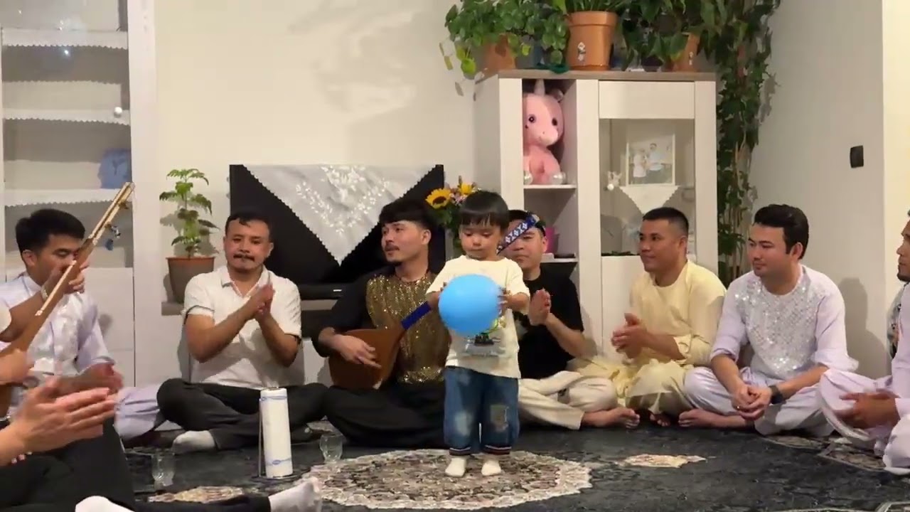 سکینه | آهنگ شاد هزارگی دست‌جمعی با دمبوره | Hazara Folklore Dambura Song