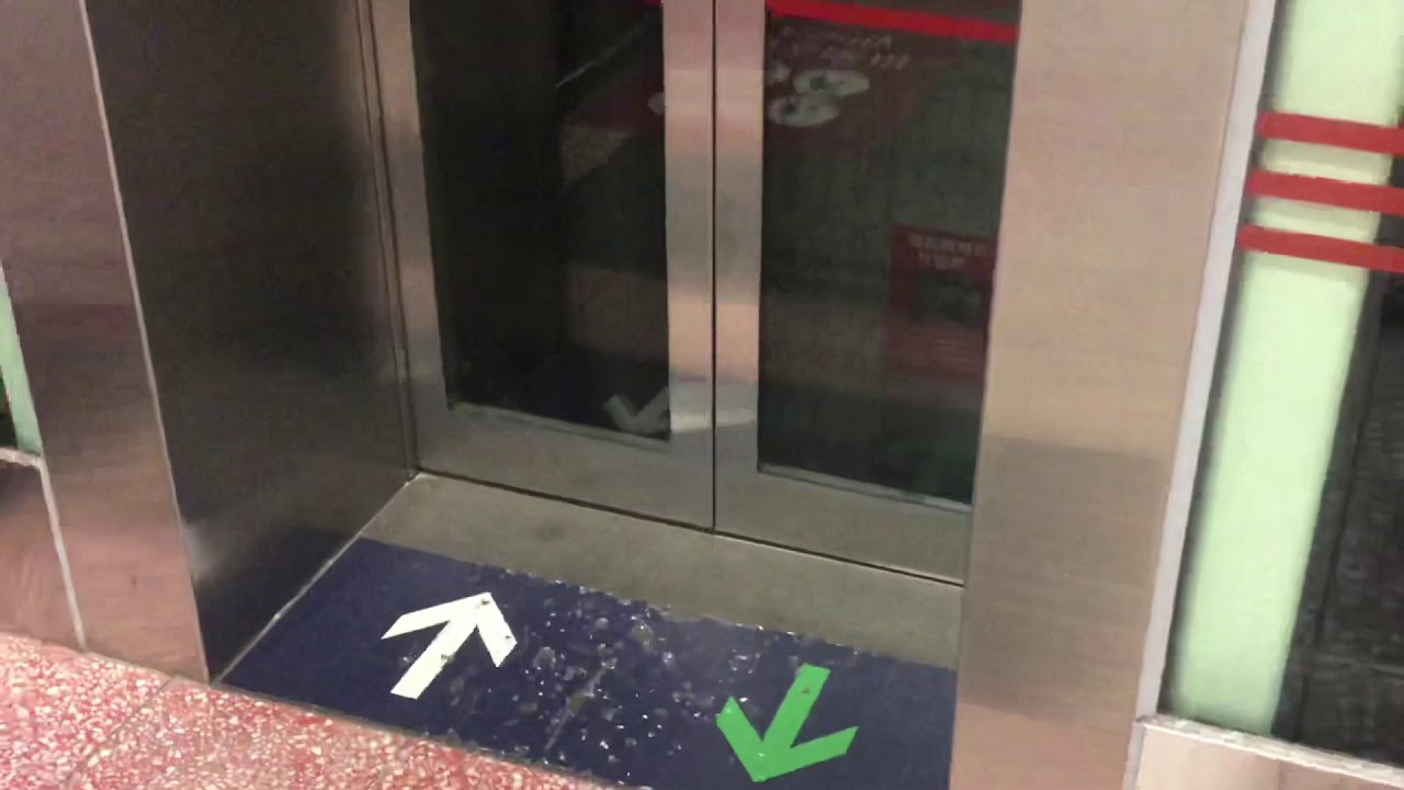 Hong Kong Elevator at MTR Station - Prince Edward L1 香港地鐵升降機 - 太子L1