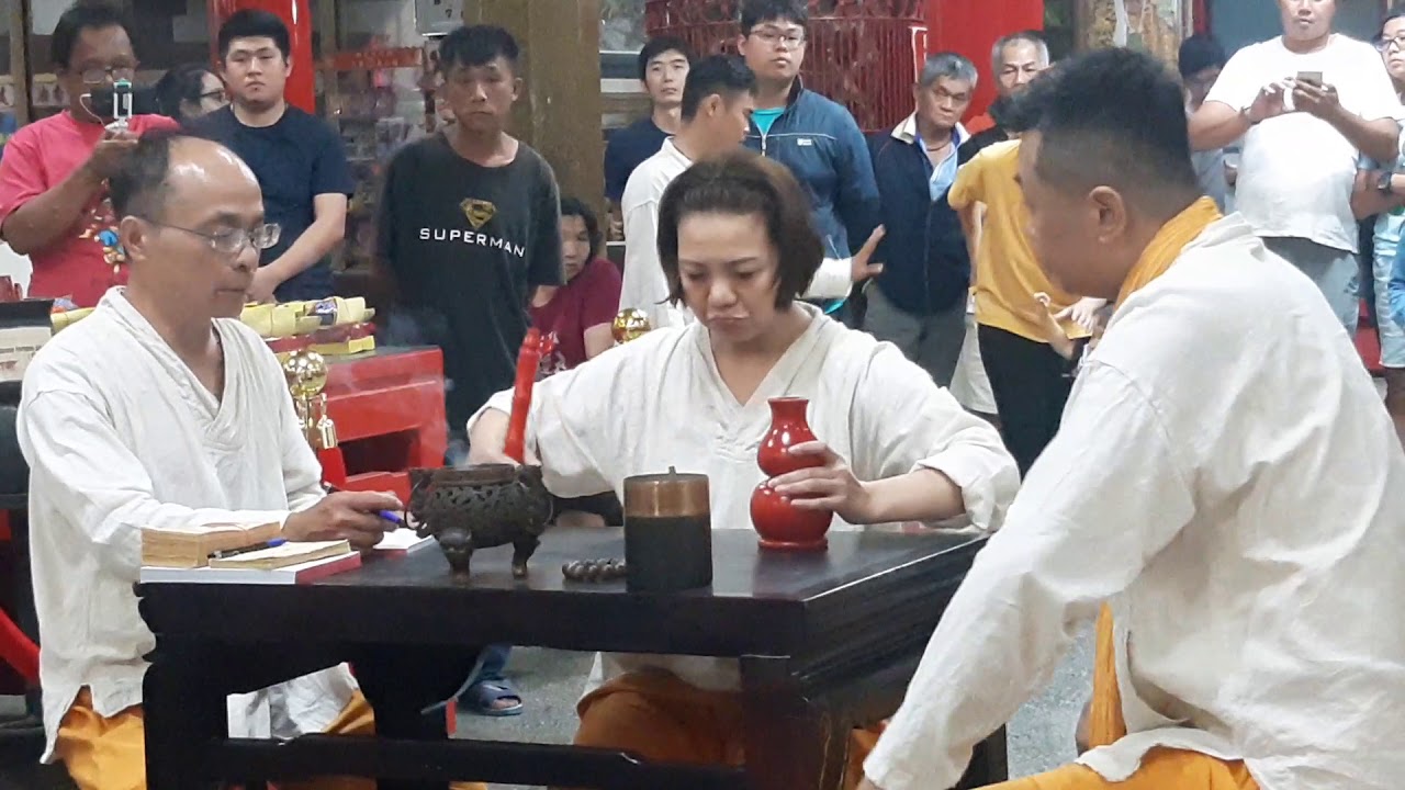 20190919天官武財神女乩童降駕濟世畫面