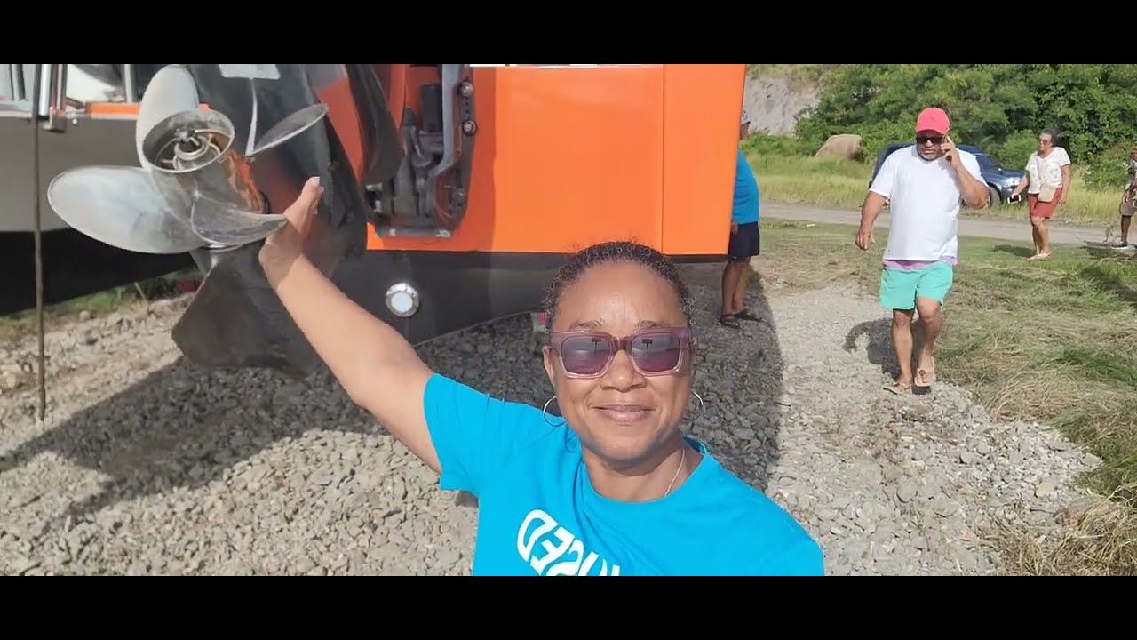 Самая большая лодка, спущенная на воду в Бекии за много лет #stvincentandthegrenadines