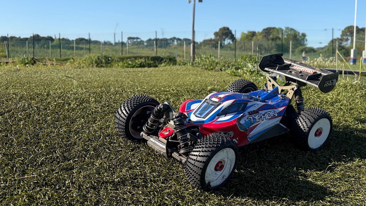 Arrma Typhon TLR sur piste ASTRO (BRCP Pézénas)