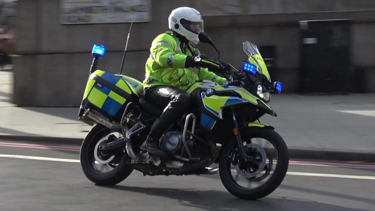 Metropolitan Police Bikes responding - SCORPION UNIT!