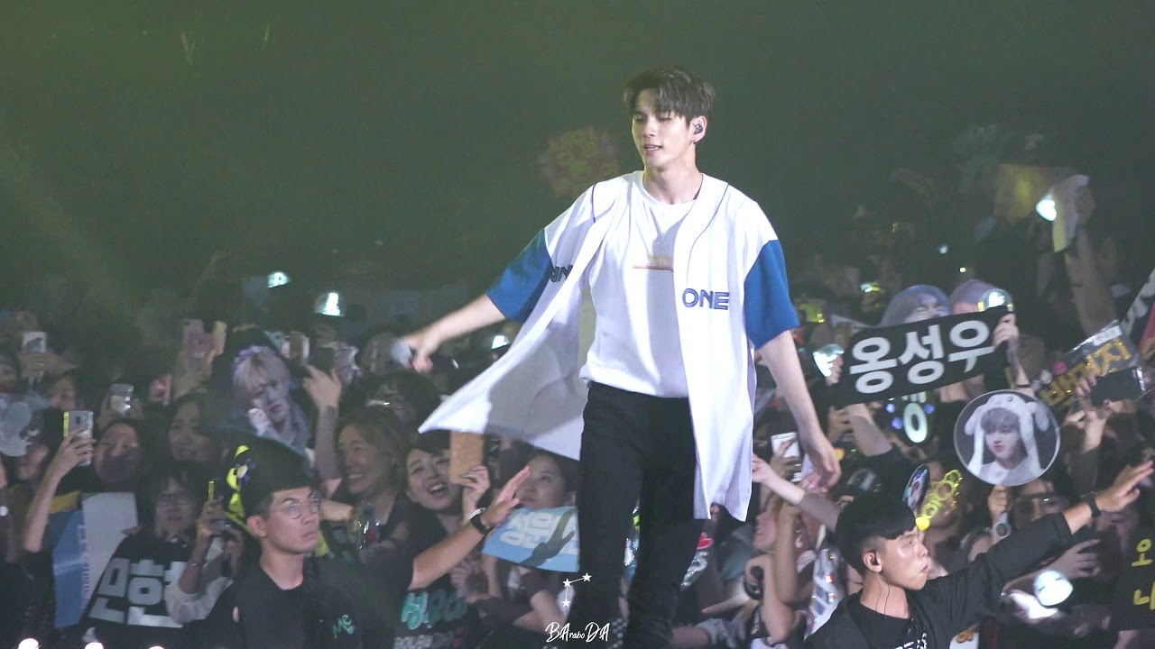 180825 [ONE : THE WORLD] in TW | GOLD 골드 | WANNAONE 옹성우 직캠