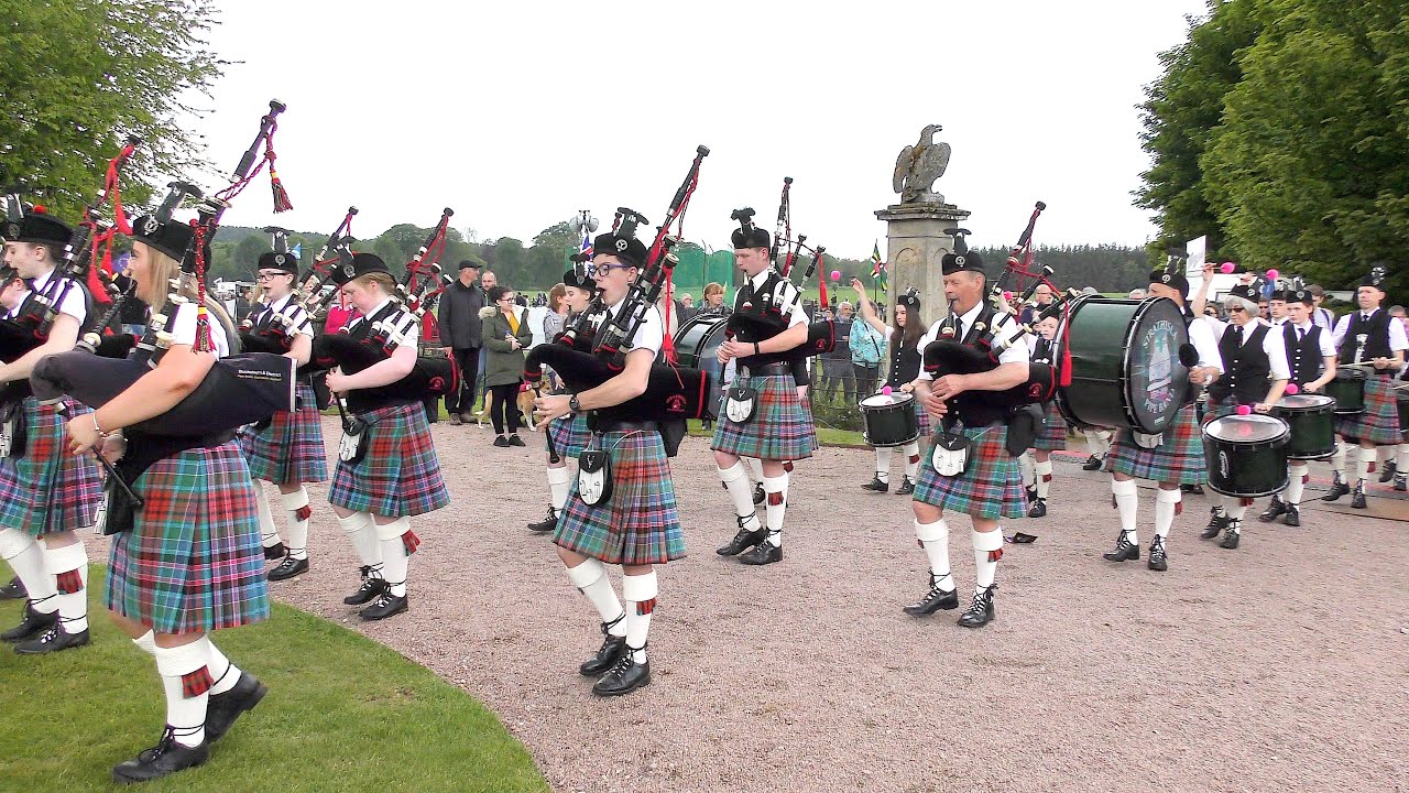 Strathisla Pipe Band play 