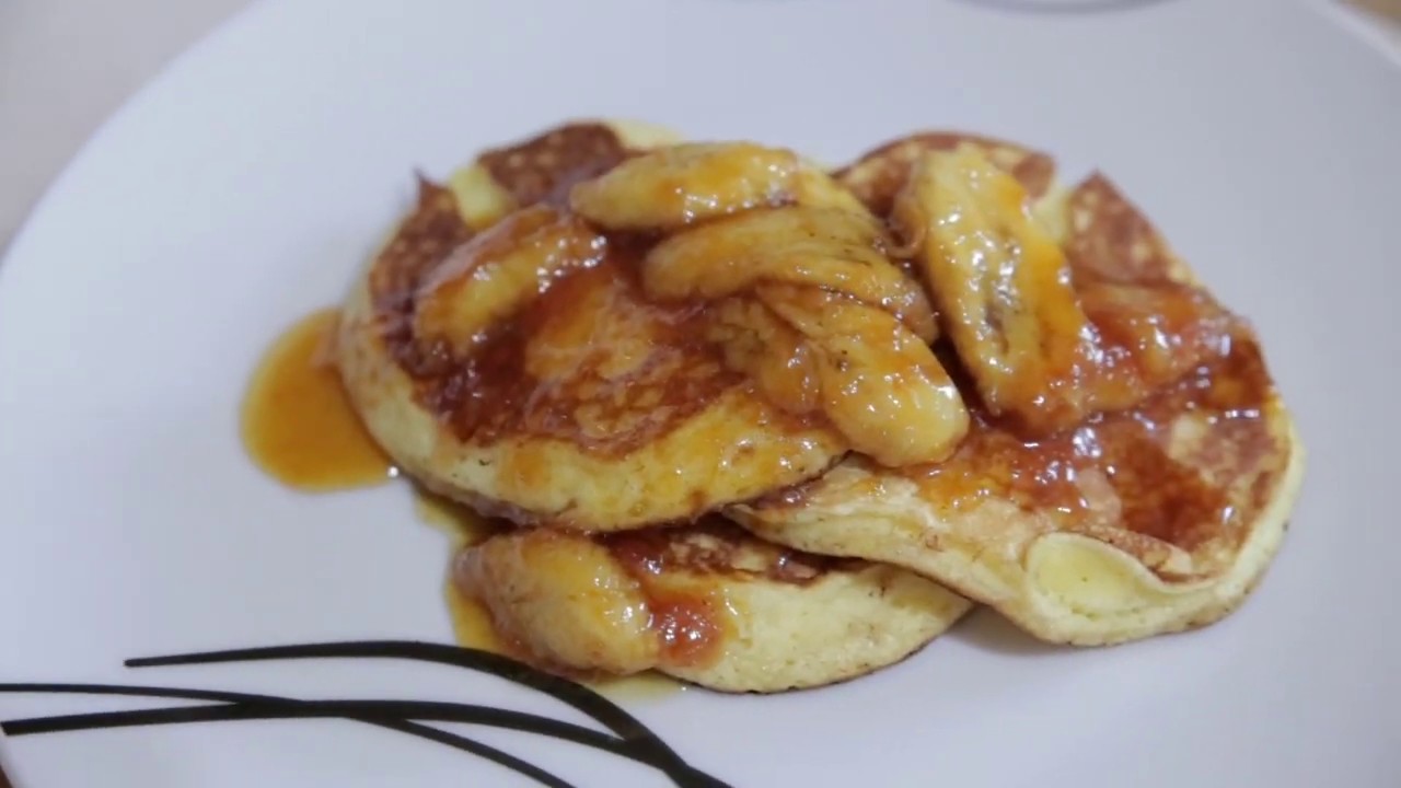 Pancakes with caramelized bananas