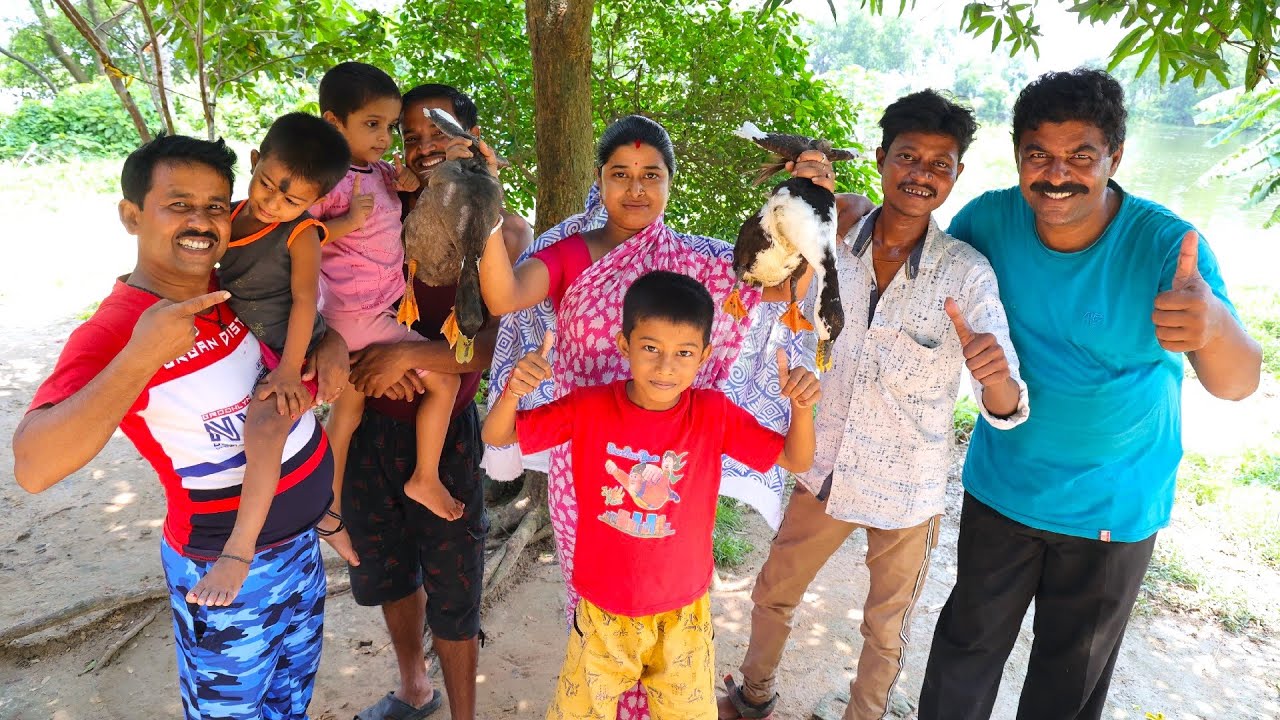 চন্দনের বেয়ানের হাতের রান্না হাঁসের মাংস খাওয়া | Famous bengali village style duck curry eating