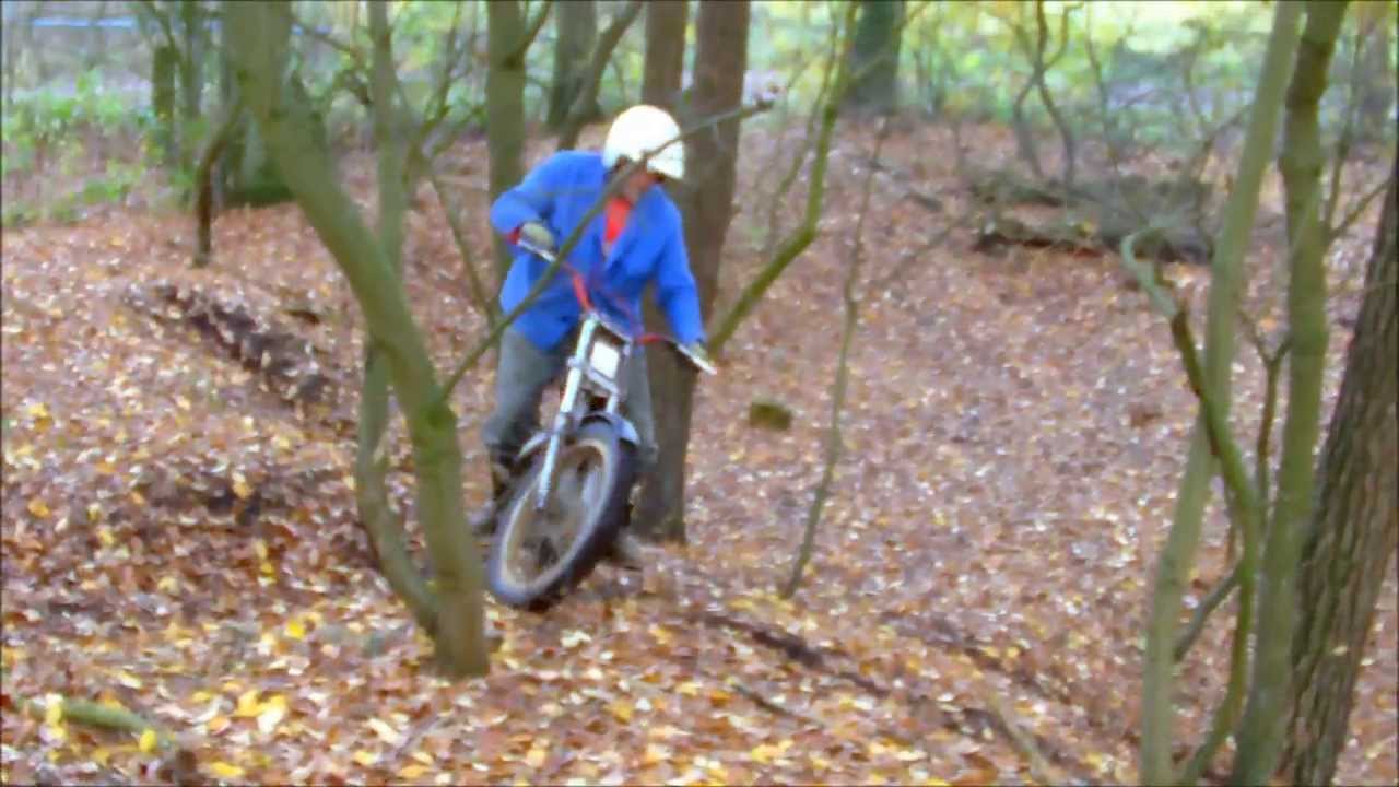 Martin Dams (Mad Dams) auf Royal Enfield Bullet Oldtimer Trial Sektion
