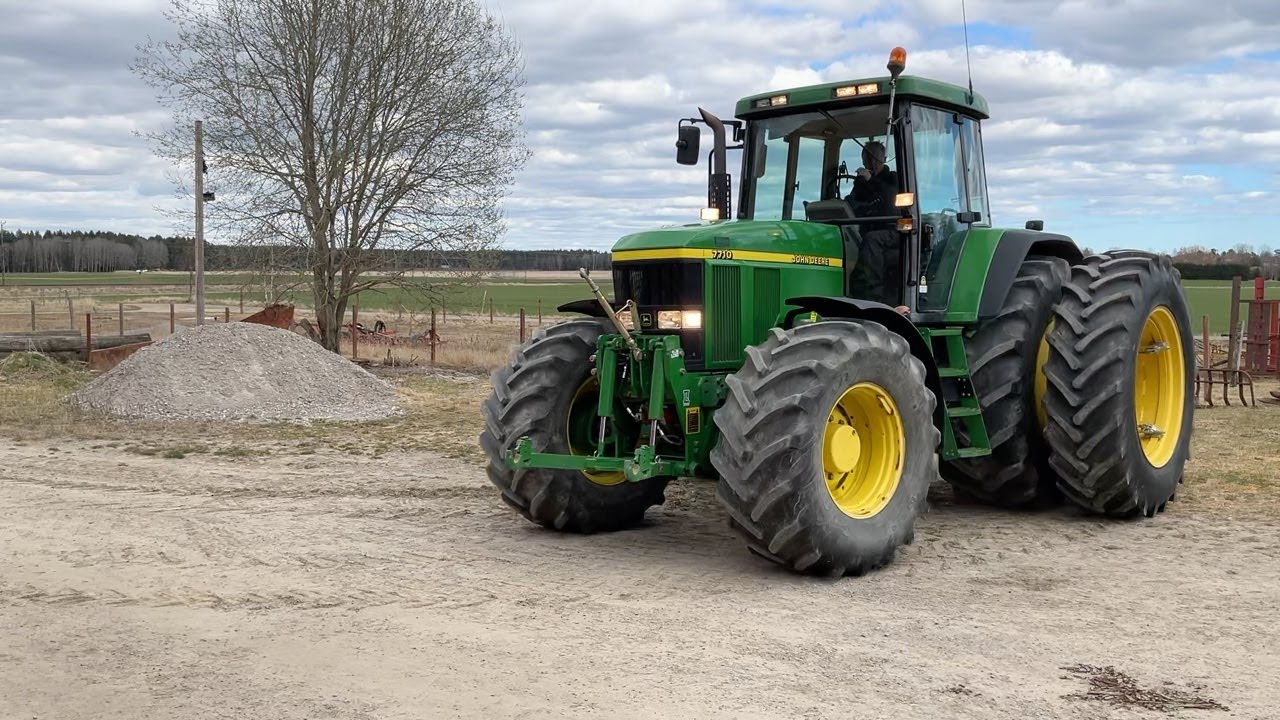 Köp Traktor John Deere 7710 med frontlyft på Klaravik