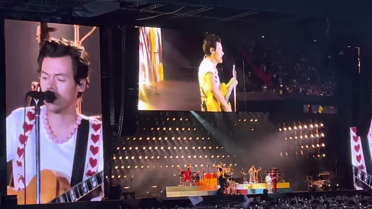 Harry Styles - Golden (Wembley)