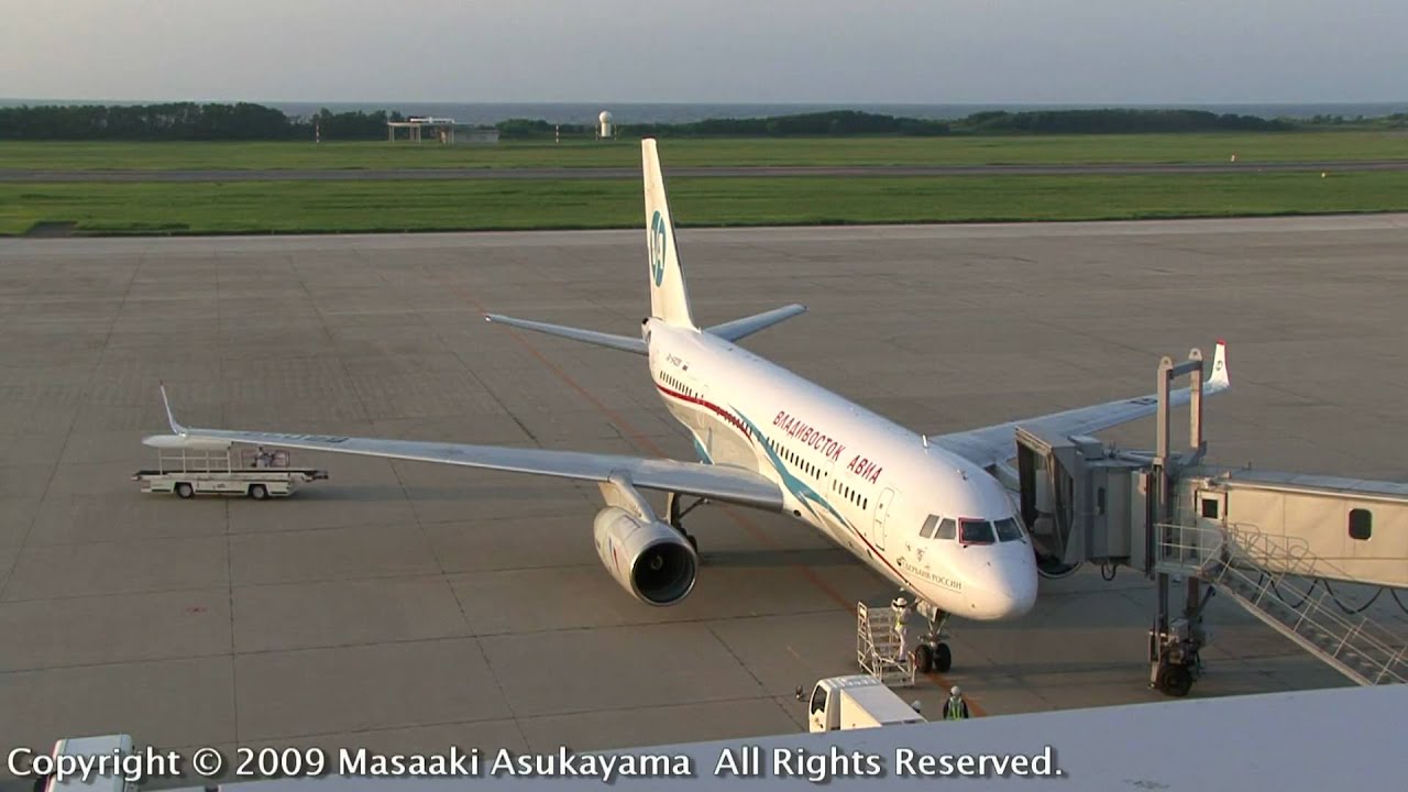 Vladivostok Air Tupolev Tu-204-300 @ Niigata 【RA-64039】