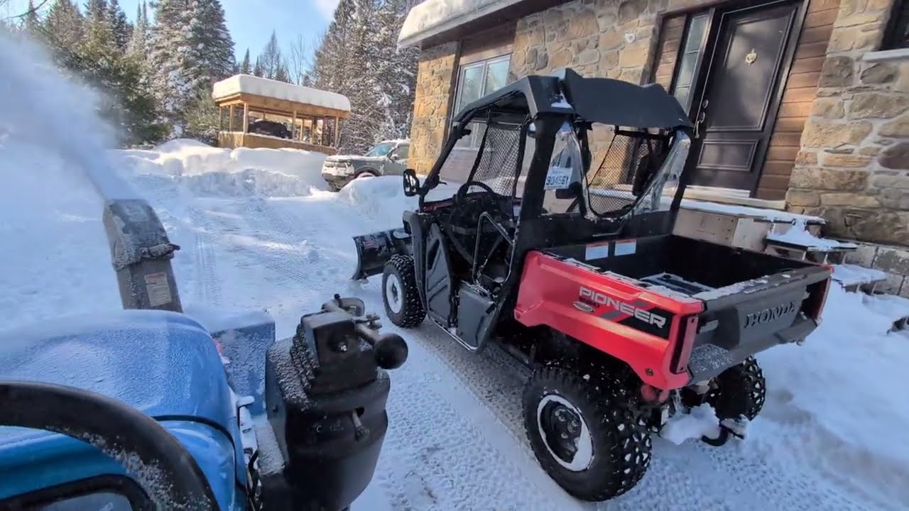 NEW HOLLAND T1030 WITH  SNOW  BLOWER 22 01 26