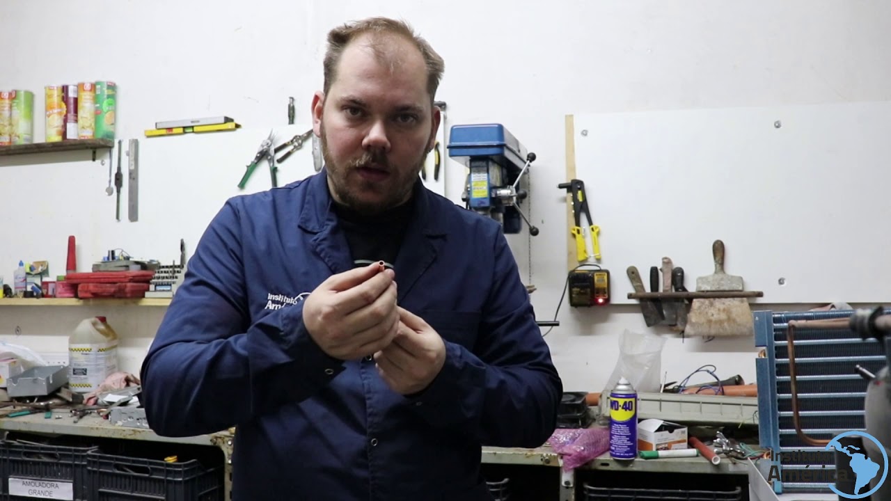 Como utilizar una válvula pinche y una recuperadora de refrigerante