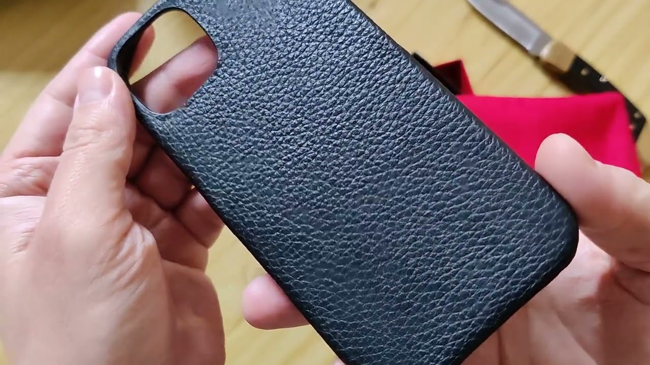 Review APPLE IPHONE 14 LEATHER COVER from Noreve (France)