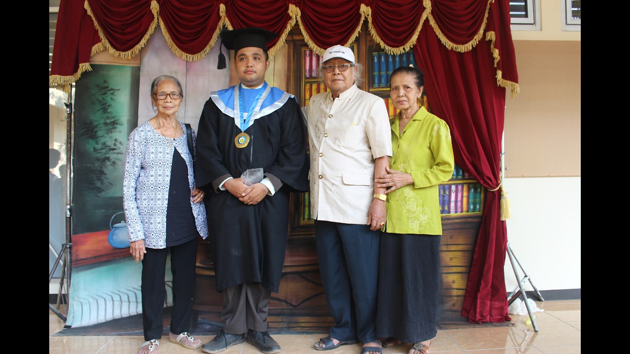 Pratistha Family Wisuda Prana