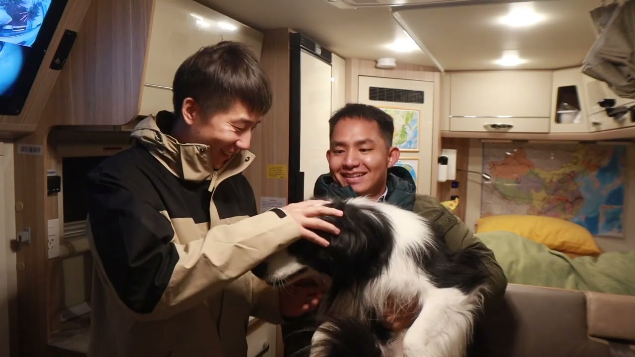 AL239集：和杨旭顺利会师，被他准备的大份礼物吓到了，两人准备不醉不归「Eng Sub」