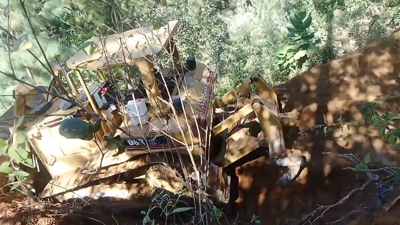 CAT D6 trabajando aperturando camino