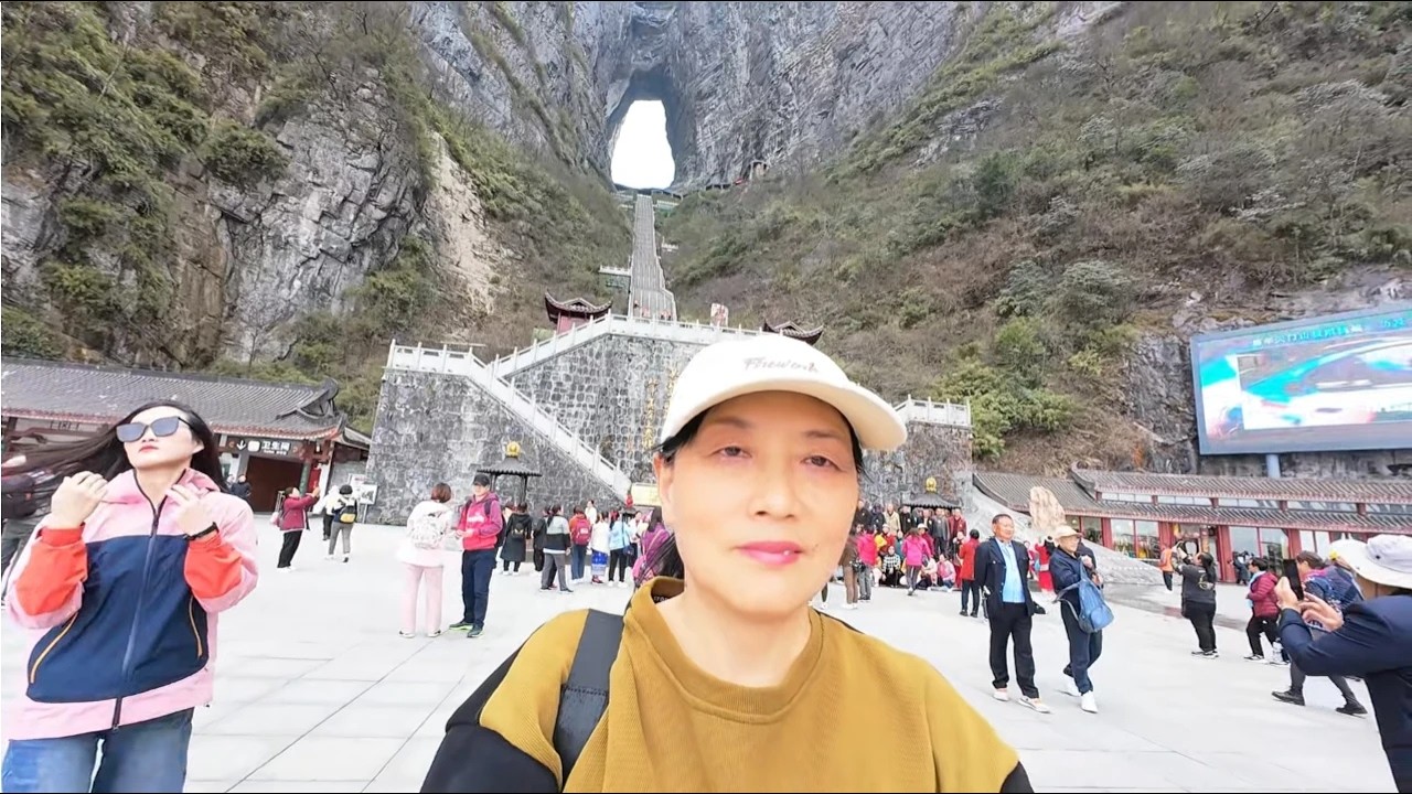老魏第一次在天门山全程拍摄并解说，拍的还很好。 #床车自驾游 #房车旅行 #新能源床车 #自驾游