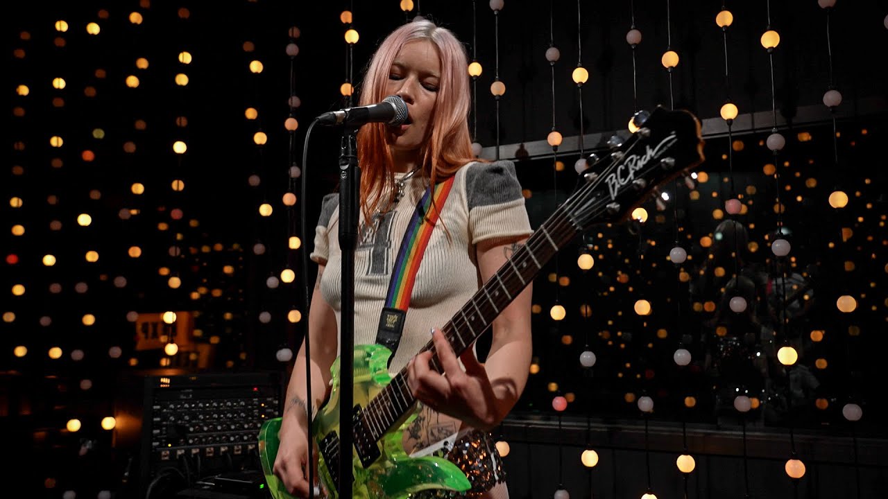Wet Leg - catch these fists (Live on KEXP)