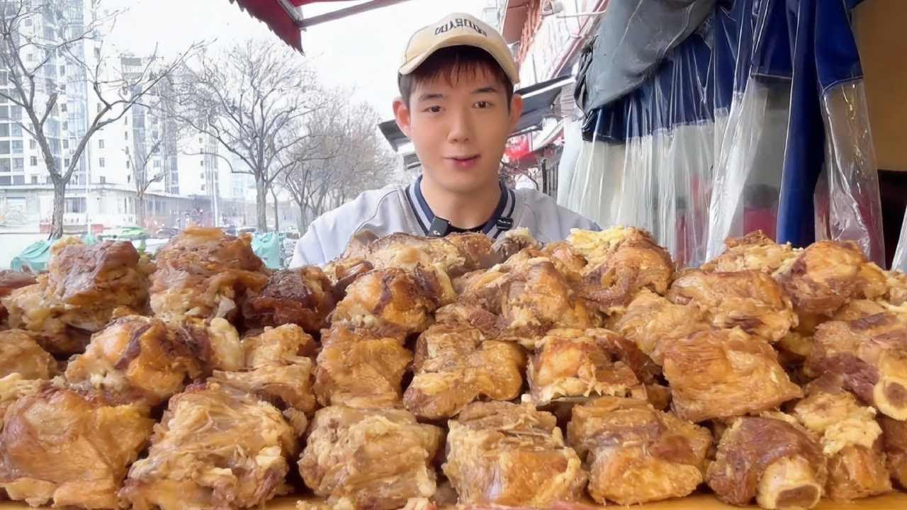 挑战吃早餐，一次吃下7斤肉，吃的满嘴流油【冻冻超大一口】
