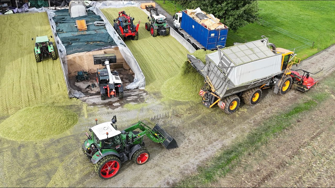 Bunkerhäcksler am Fahrsilo füllen 🇨🇭🌽