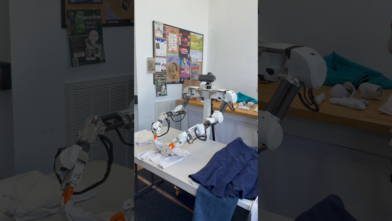 Sea Breeze Cleaners Hands#LaundryMat #SanFrancisco #Robots #Tech #Innovation