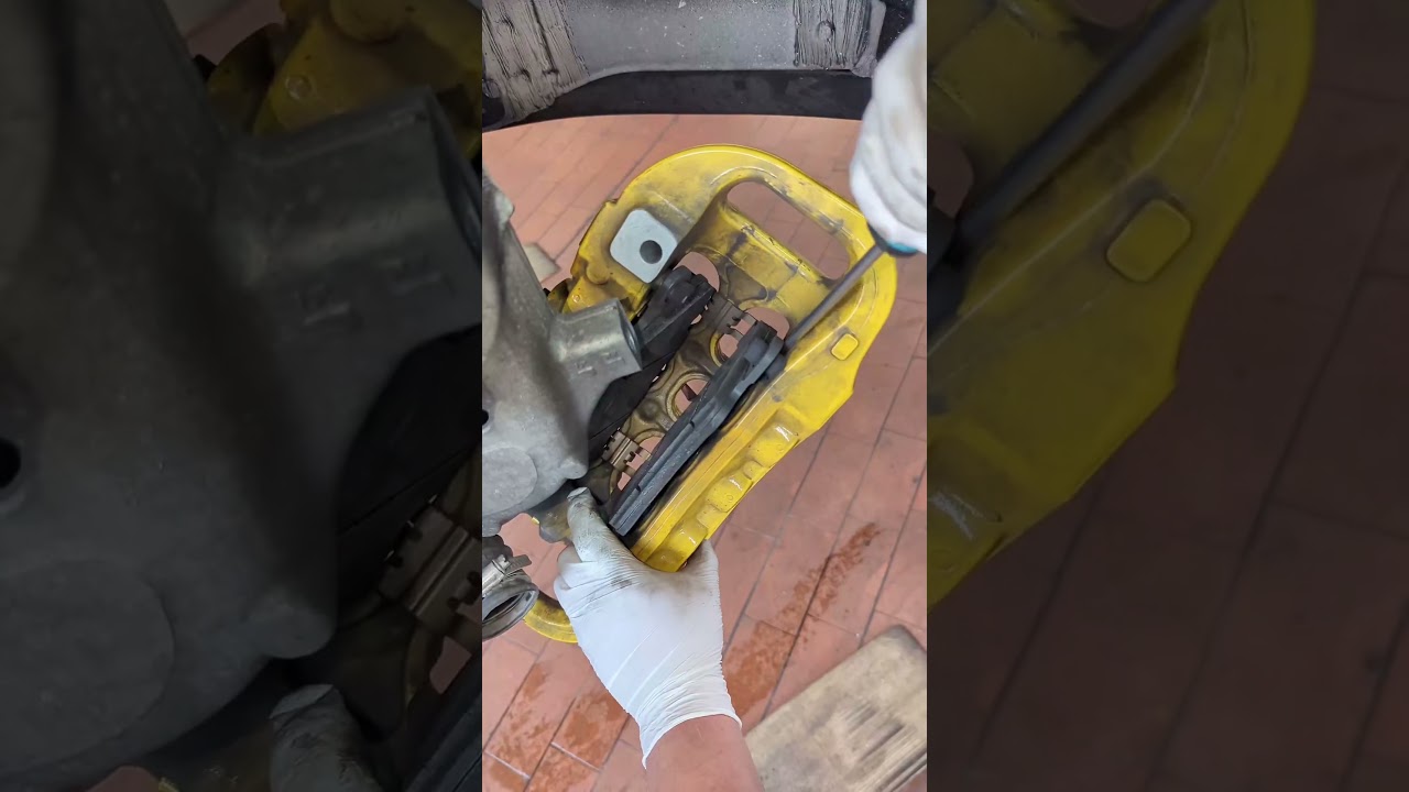 That's how overheated carbon brakes look like #mechanic #repair #ferrari #f8tributo #f8spider #brake