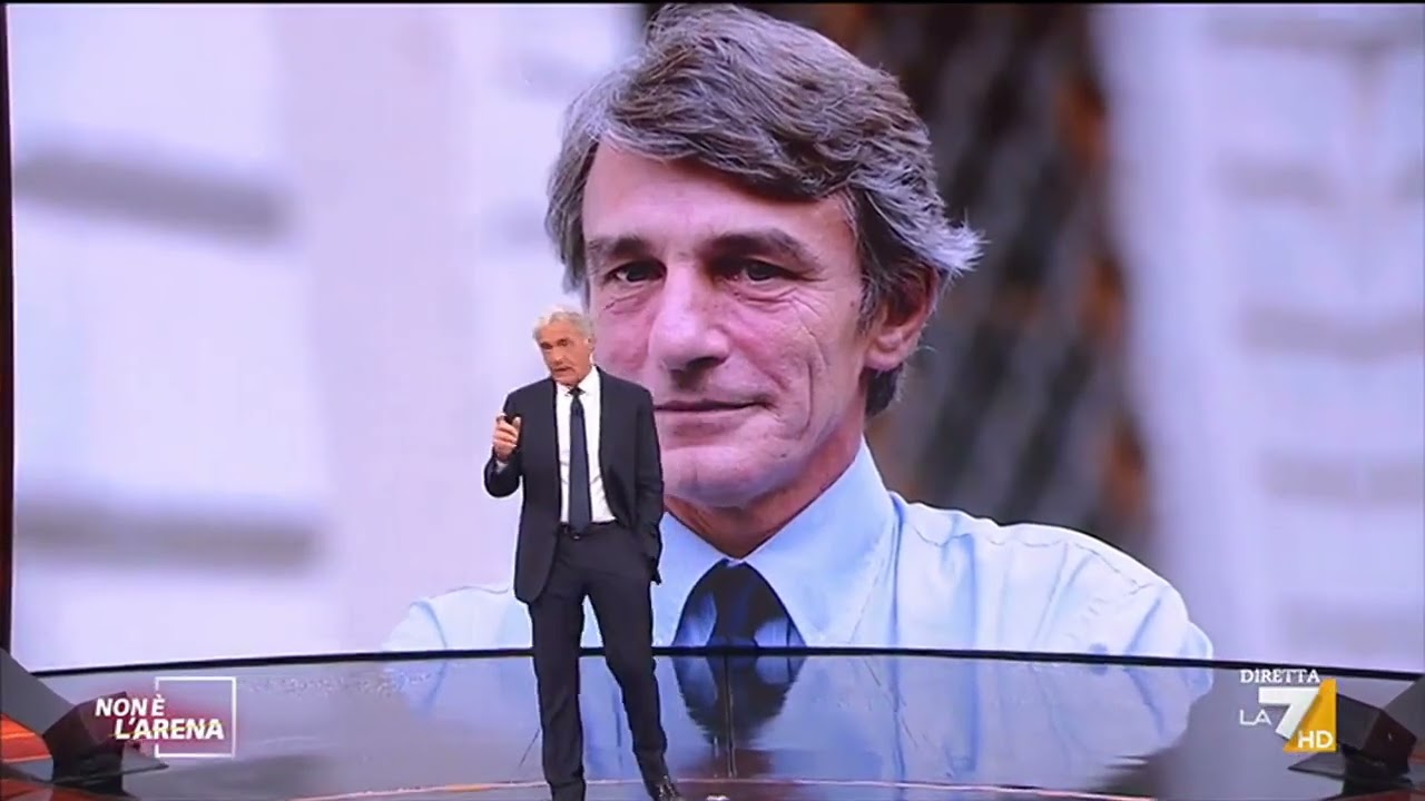 L'inviato di Non è l'Arena aggredito da un No vax. Massimo Giletti furioso: 