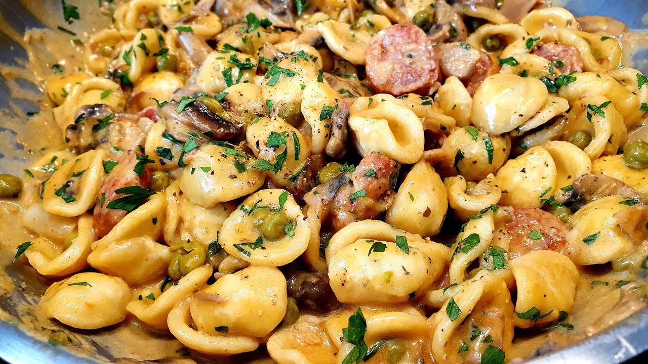 Pasta alla Boscaiola - Cremosa Saporita Economica.  Ricetta facile per tutti!