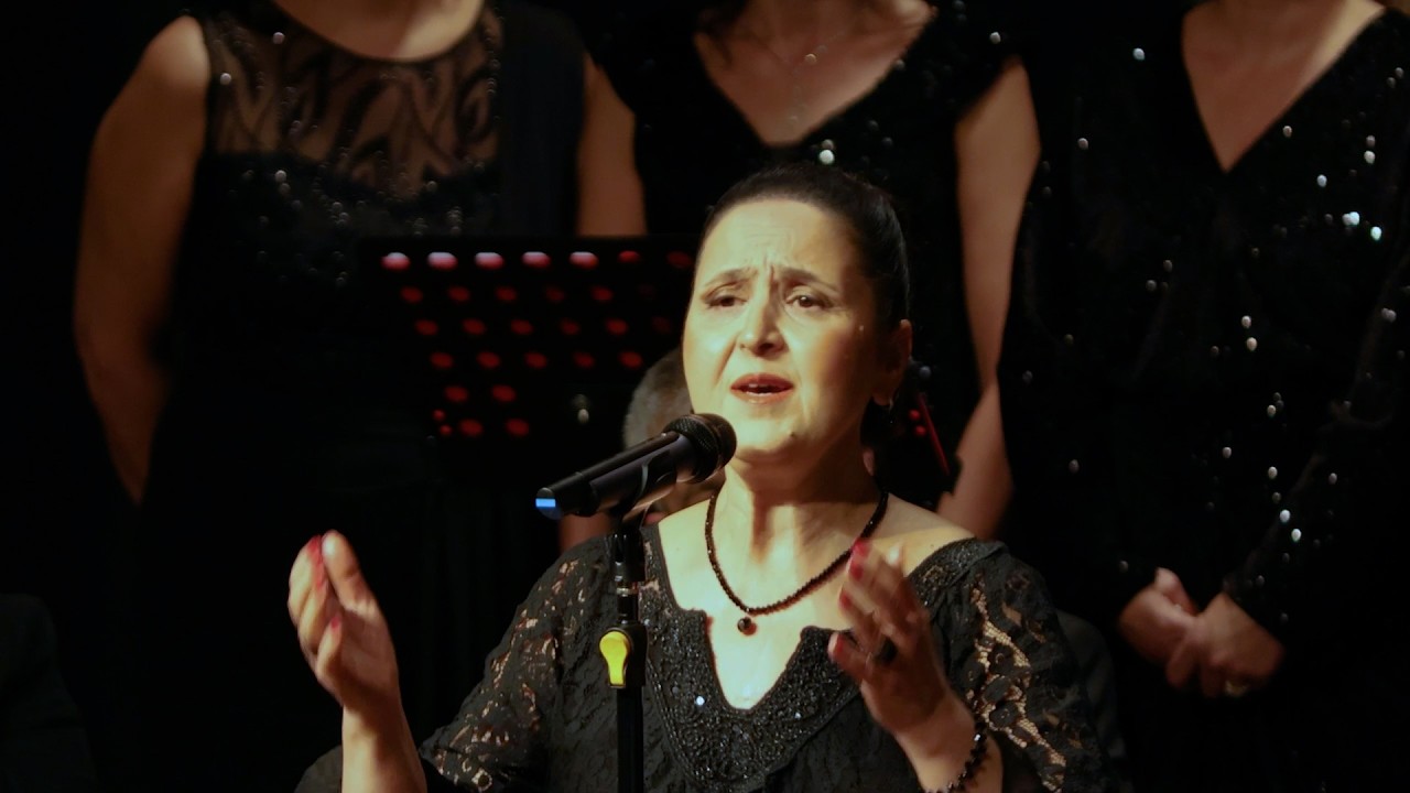 CUMHURİYET KOROSU -  HELE BAK SAÇLARIMA KAR YAĞMIŞ  -  Solist              : Esra Bozkurt