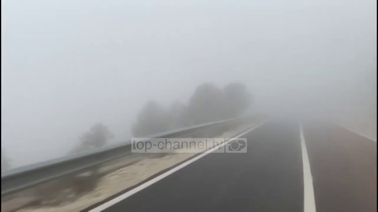 Mjegull  e dendur n&euml; Qaf&euml;n e Llogoras&euml;, v&euml;shtir&euml;si n&euml; qarkullimin e automjeteve